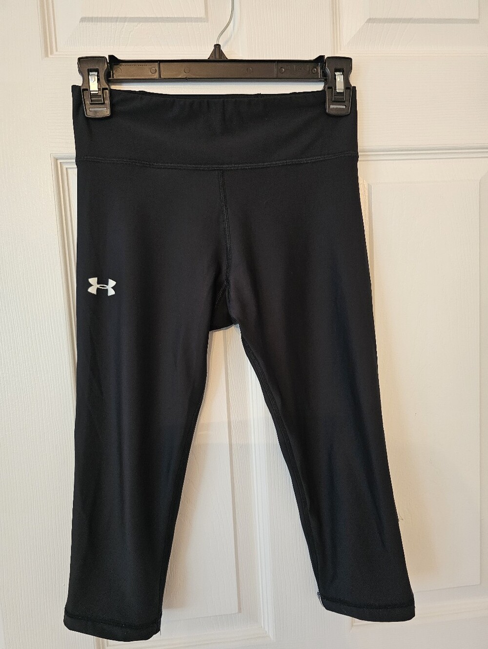 Under Armour Black Cropped Performance Leggings. Small